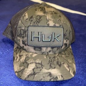 Huk hat teen hat